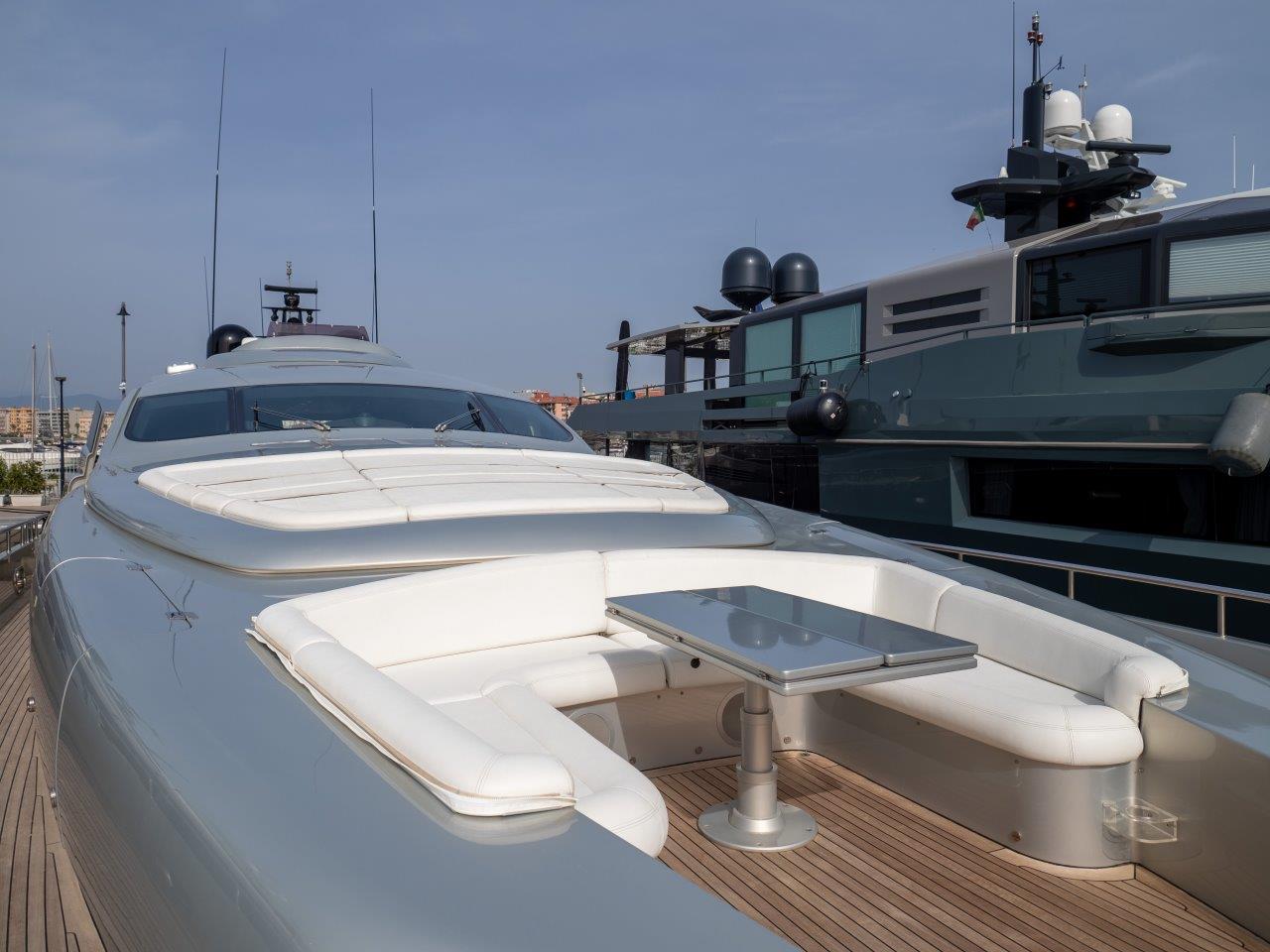 2010 PERSHING 115' 